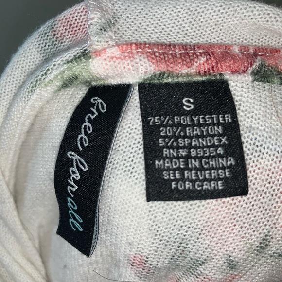 Ladies thin creme floral sweater with hood - Picture 4 of 4